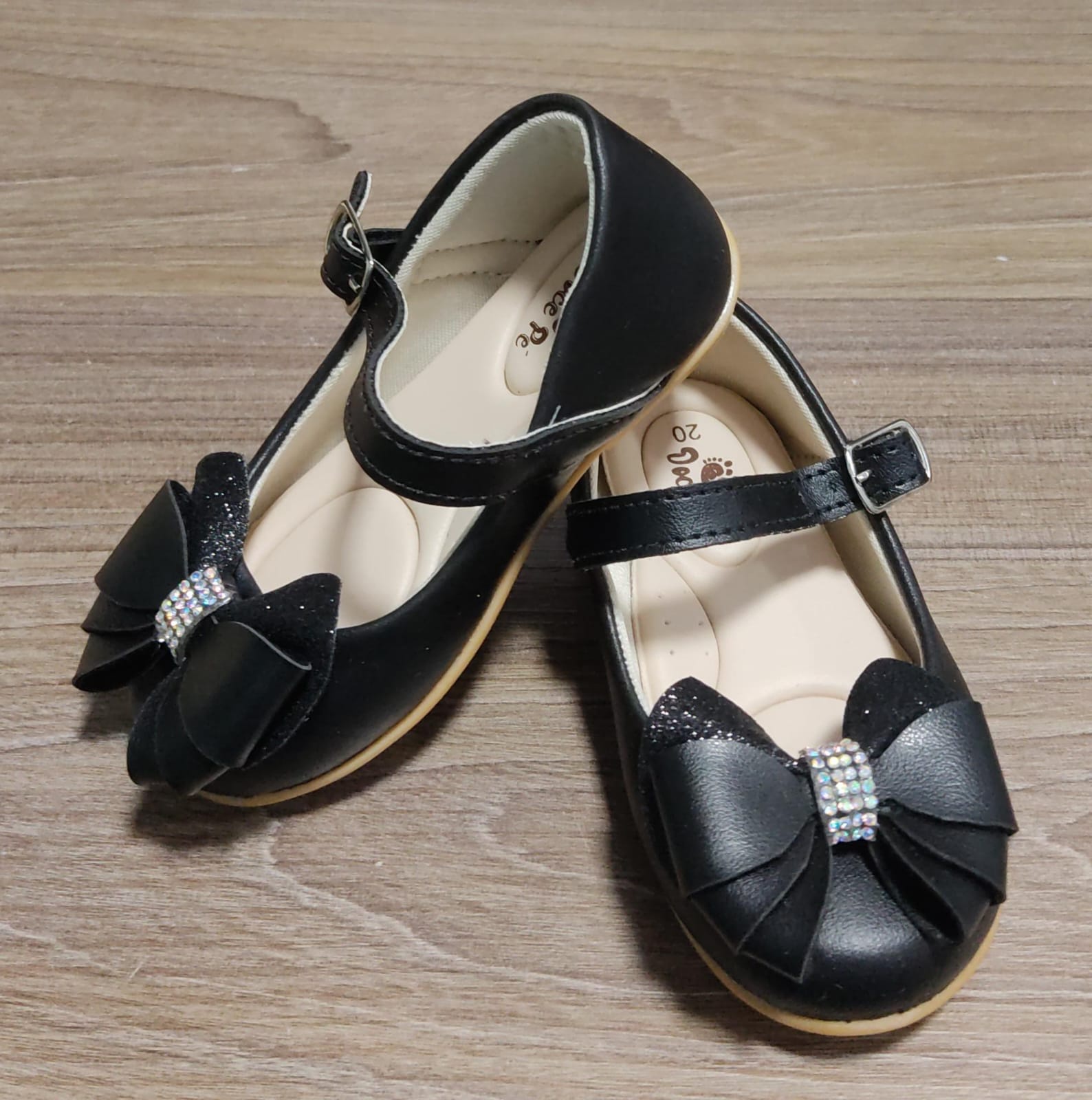 Sapatinho Infantil Preto Fosco C/ Aplique de Lacinho Strass