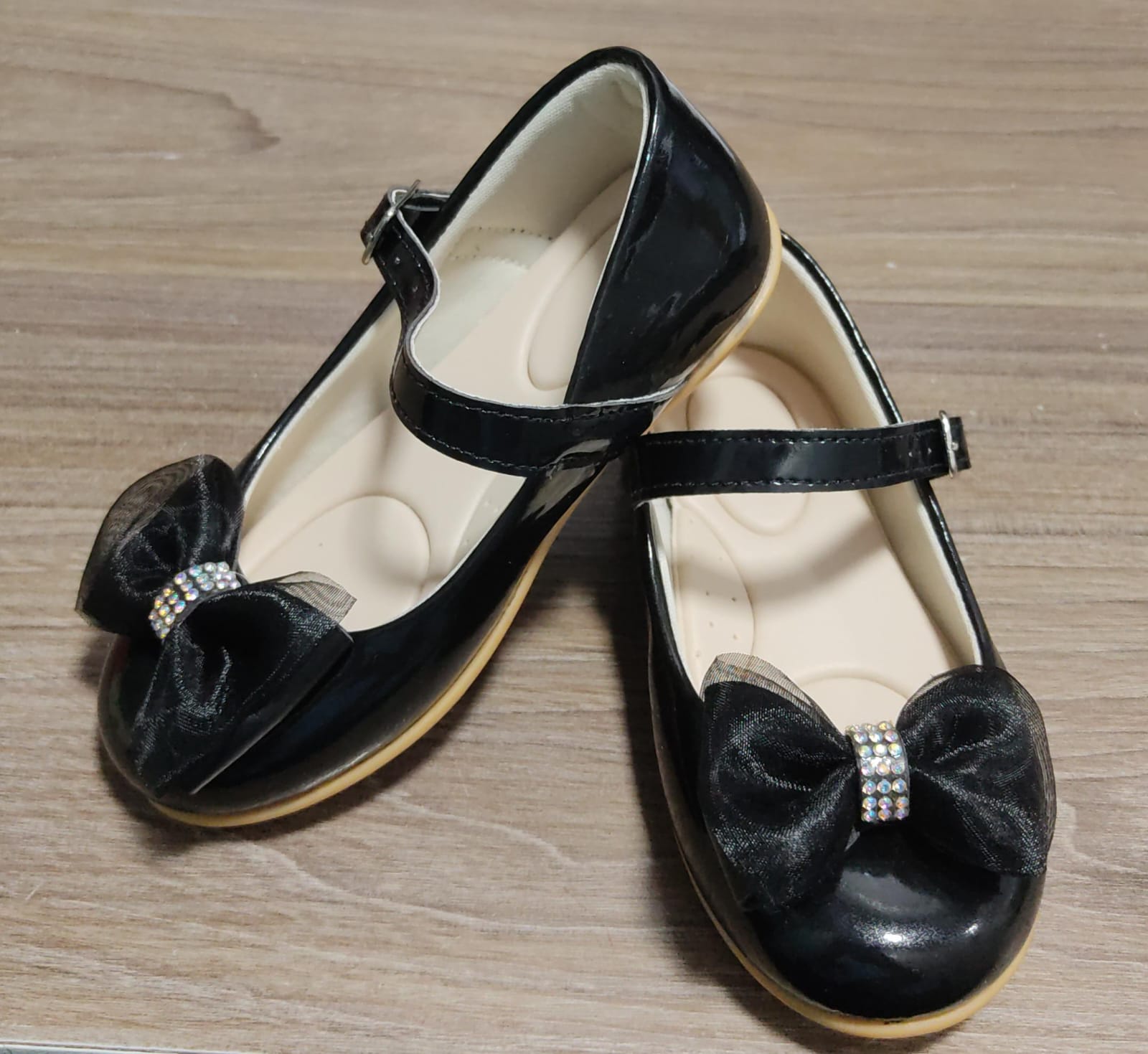 Sapatinho Infantil Preto Verniz C/ Aplique Lacinho Strass