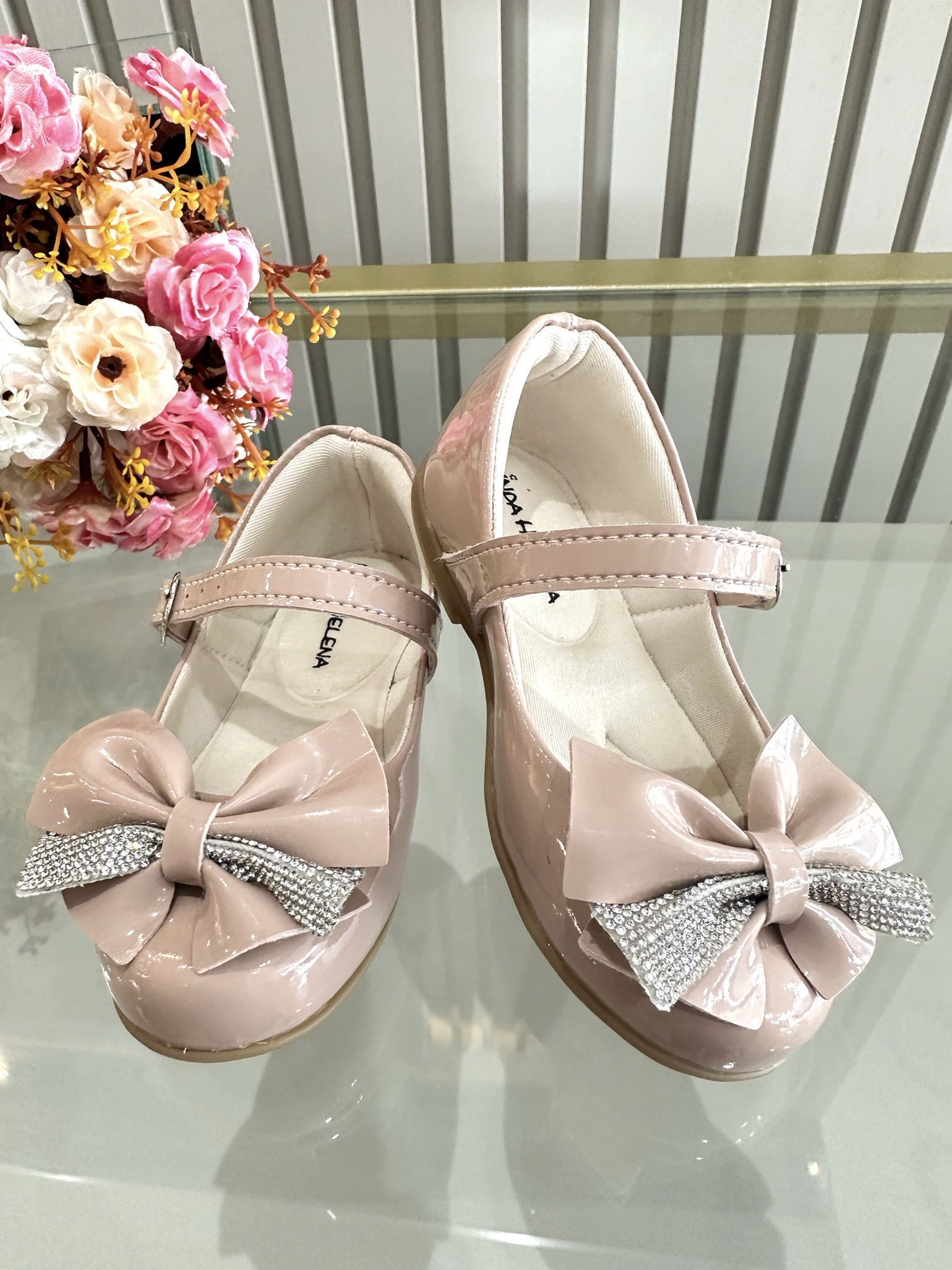 Sapatinho Nude Verniz Aplique de Lacinho Com Strass Luxo