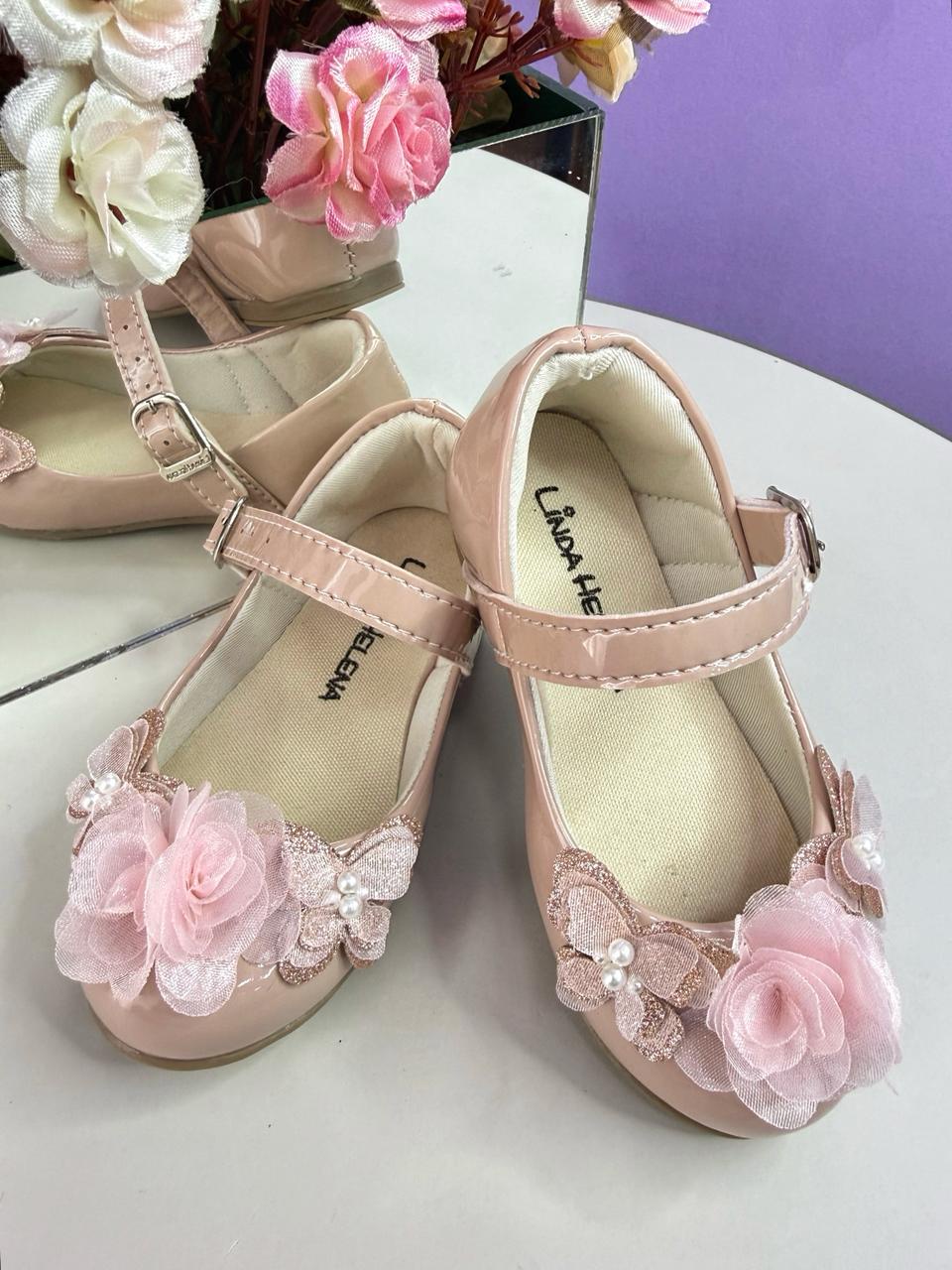 Sapatinho Nude Verniz C/ Aplique de Borboleta Flor Rosa Luxo