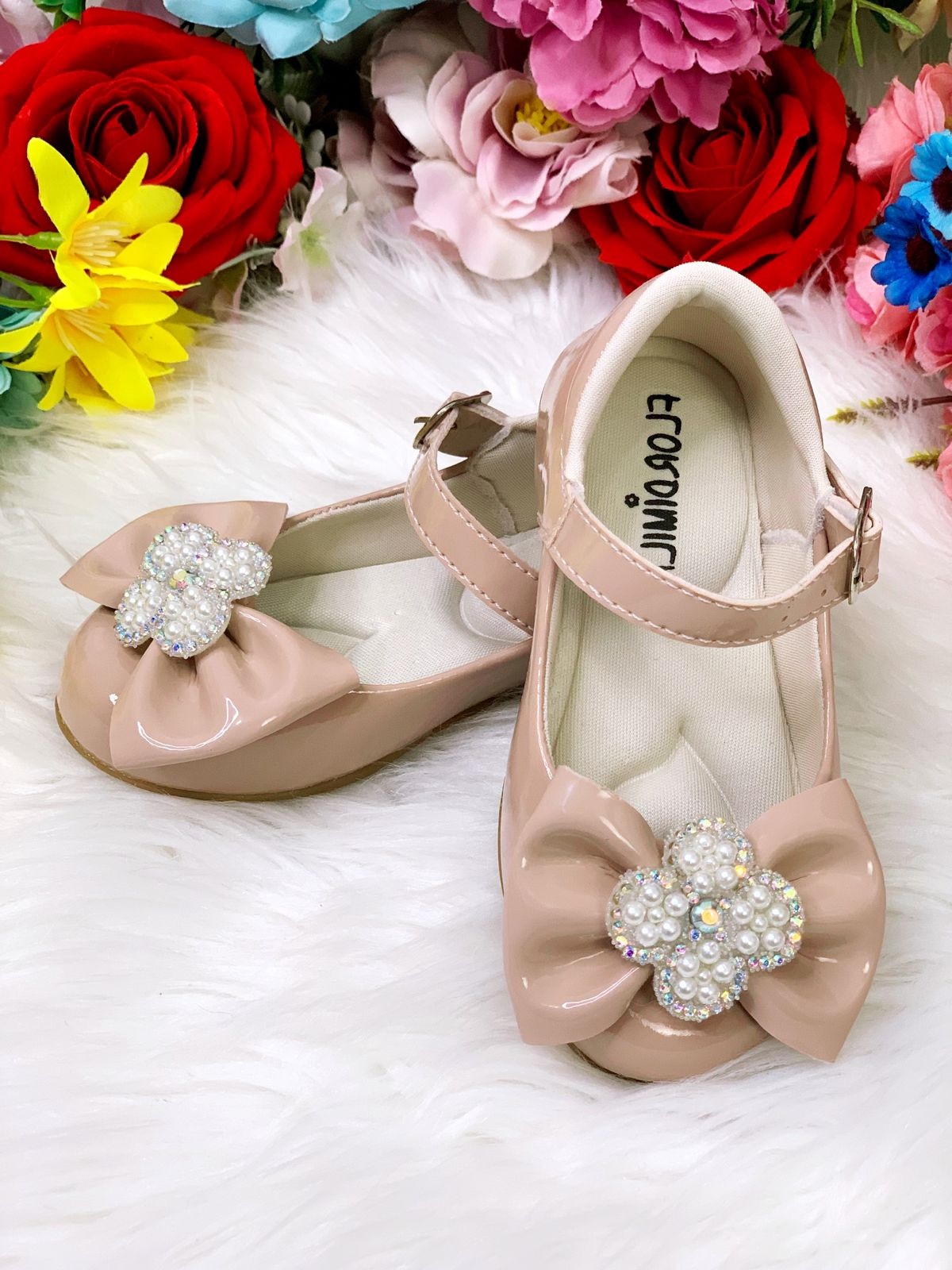 Sapatinho Nude Verniz C/ Lacinho e Flor Strass e Pérolas