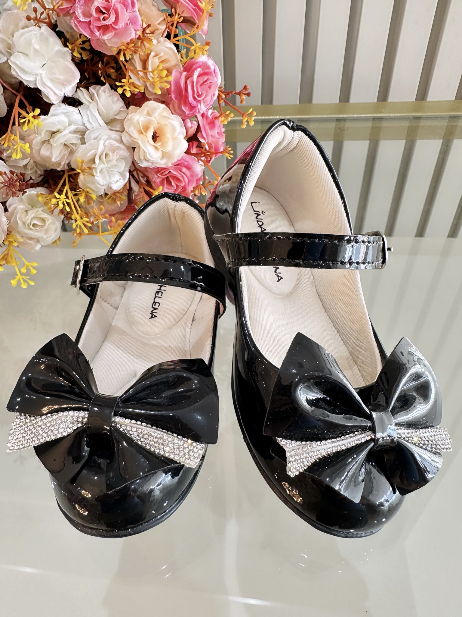 Sapatinho Preto Verniz Aplique de Lacinho Com Strass Luxo