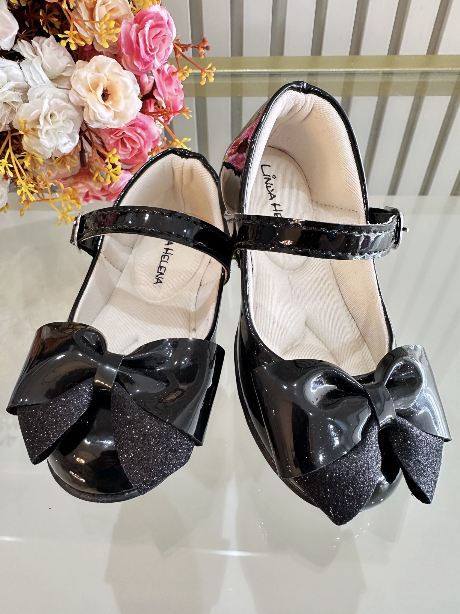 Sapatinho Preto Verniz Luxo Com Aplique de Lacinho