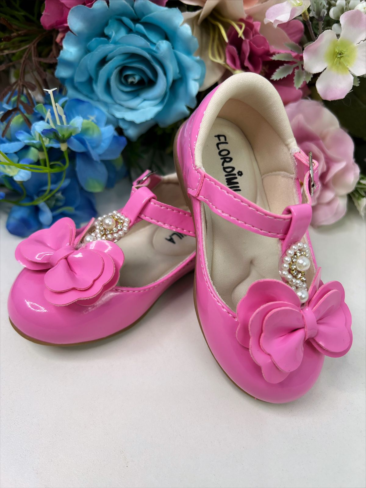 Sapatinho Rosa Chiclete Verniz de Lacinho C/ Pérolas Strass