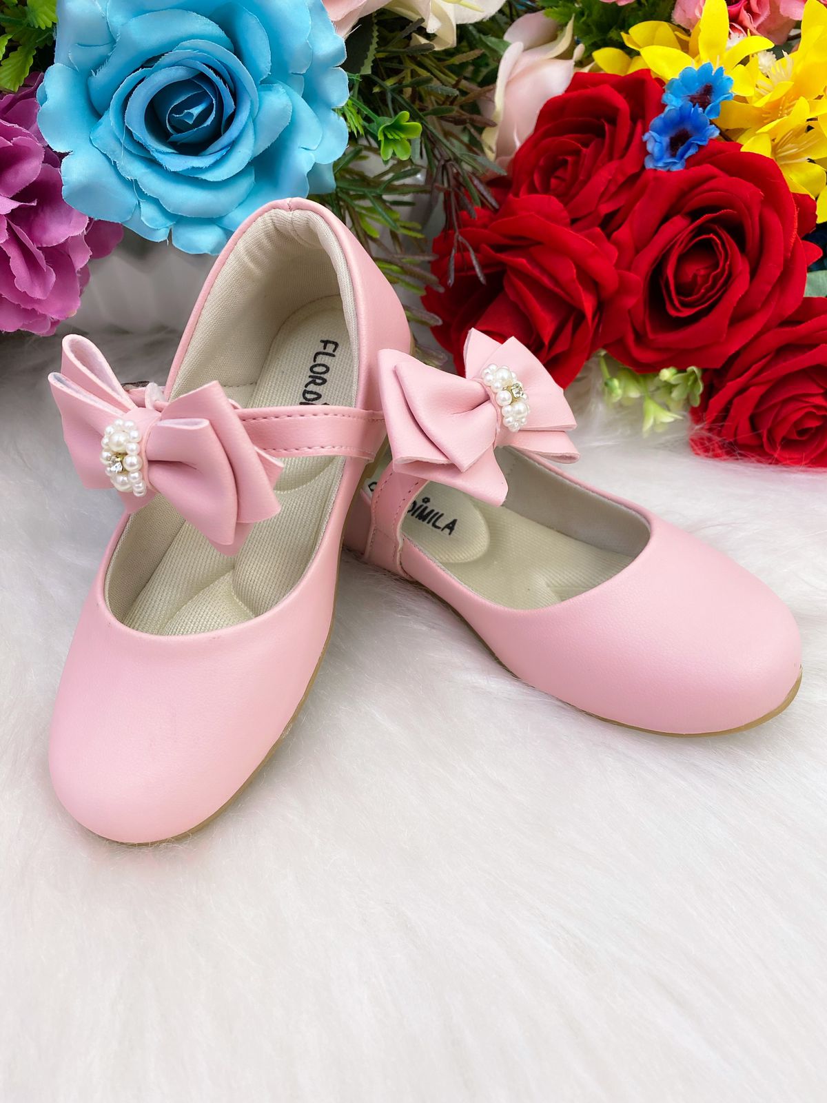 Sapatinho Rosa Fosco Laço Pérolas e Strass