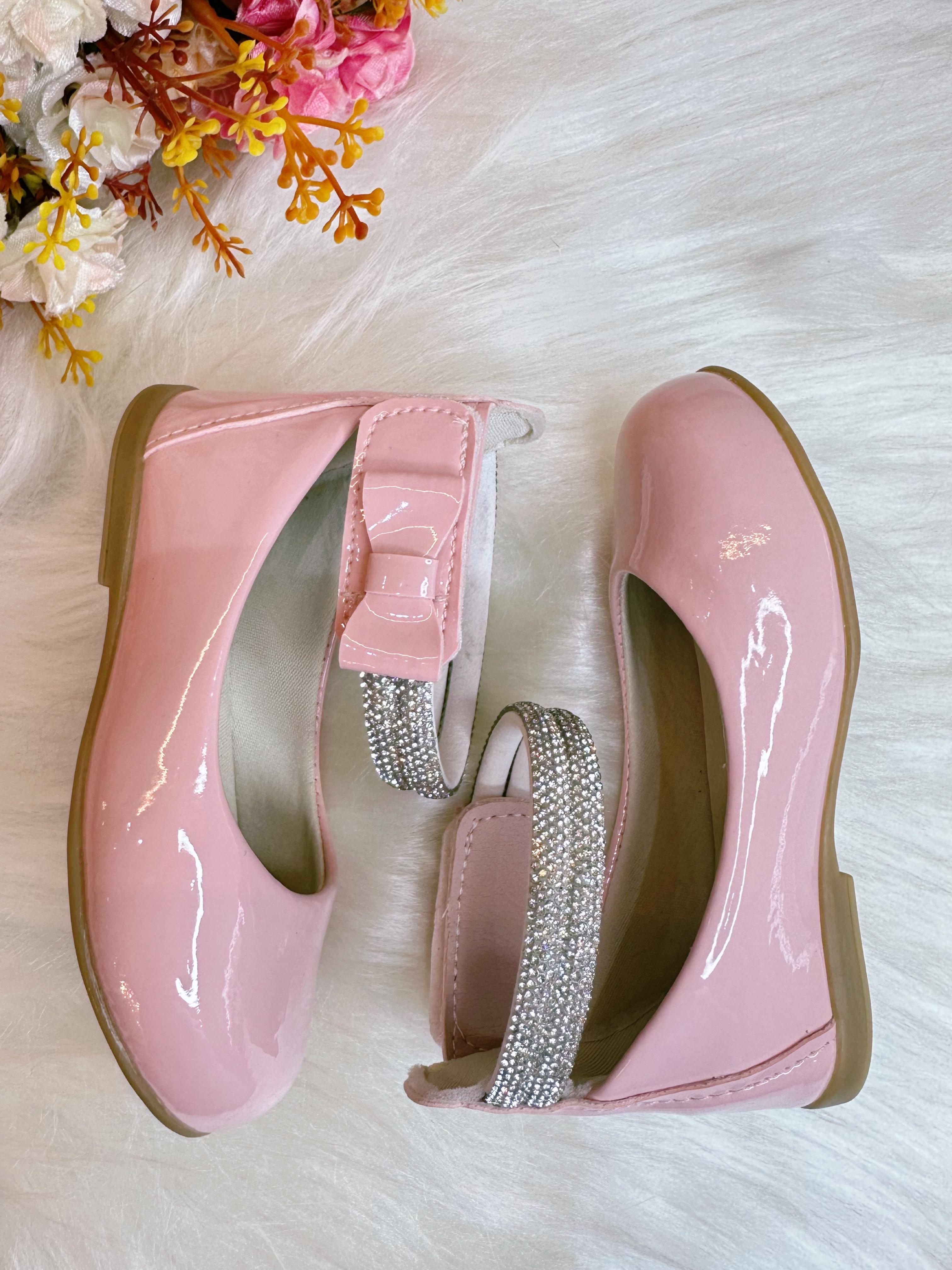 Sapatinho Rosa Tiras Com Strass e Aplique de Lacinho