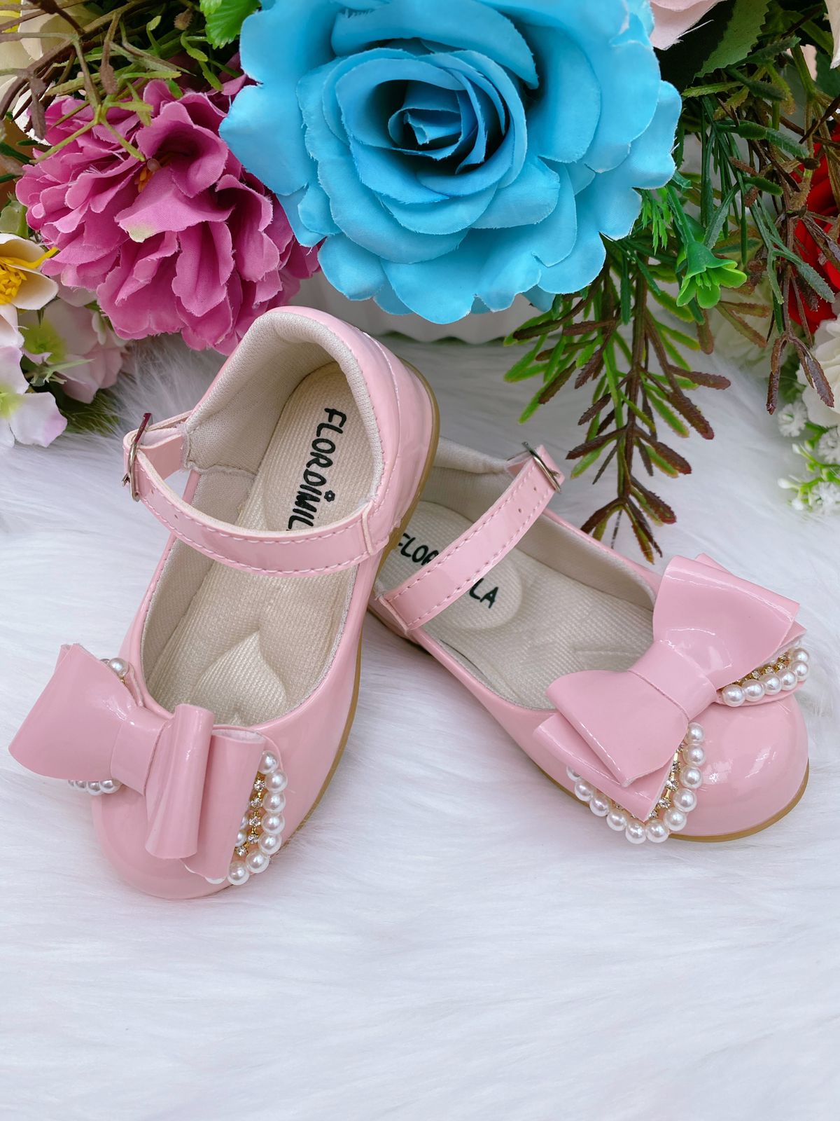 Sapatinho Rosa Verniz Com Strass e Pérolas