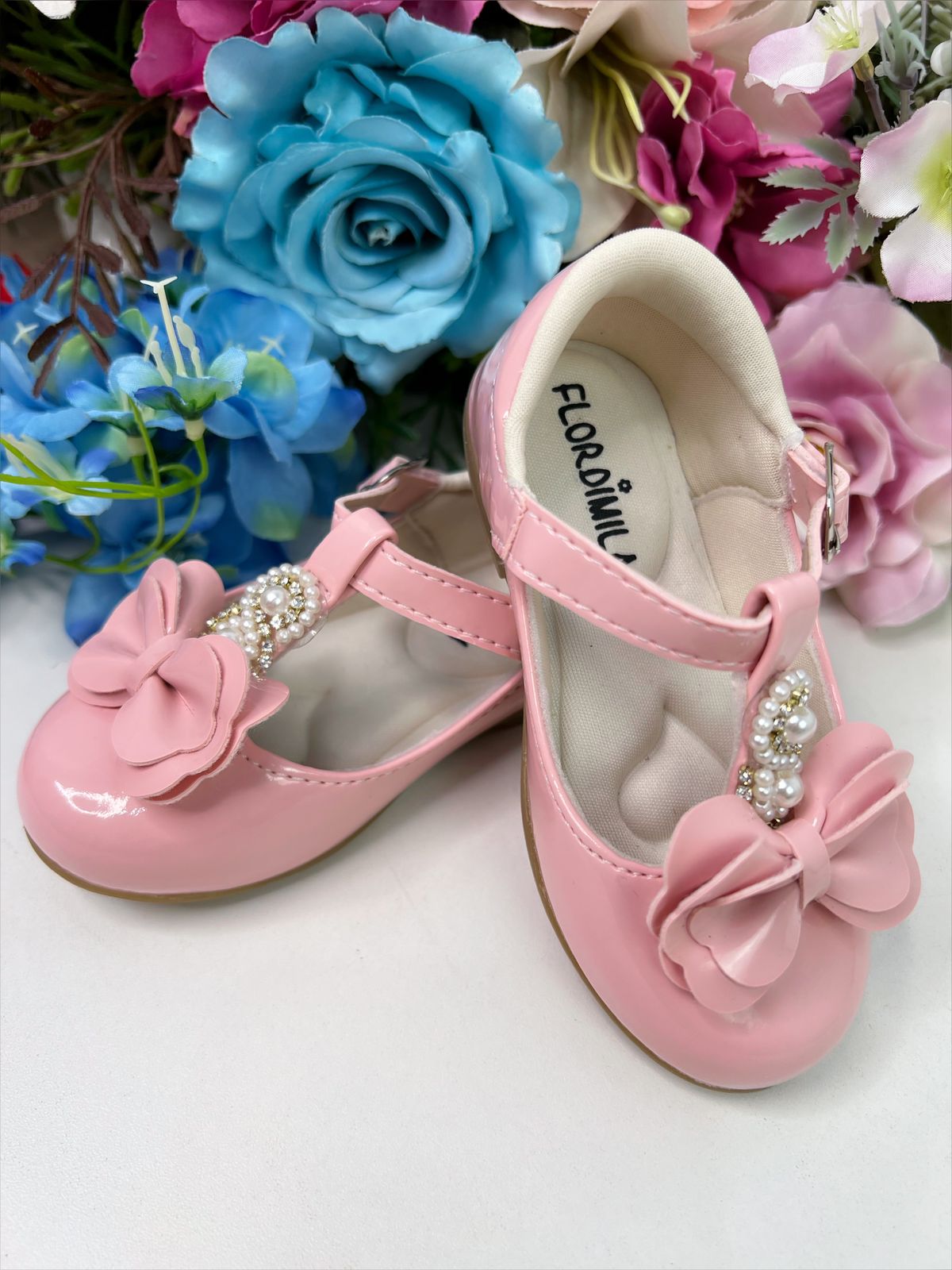 Sapatinho Rosa Verniz de Lacinho C/ Pérolas e Strass Luxo
