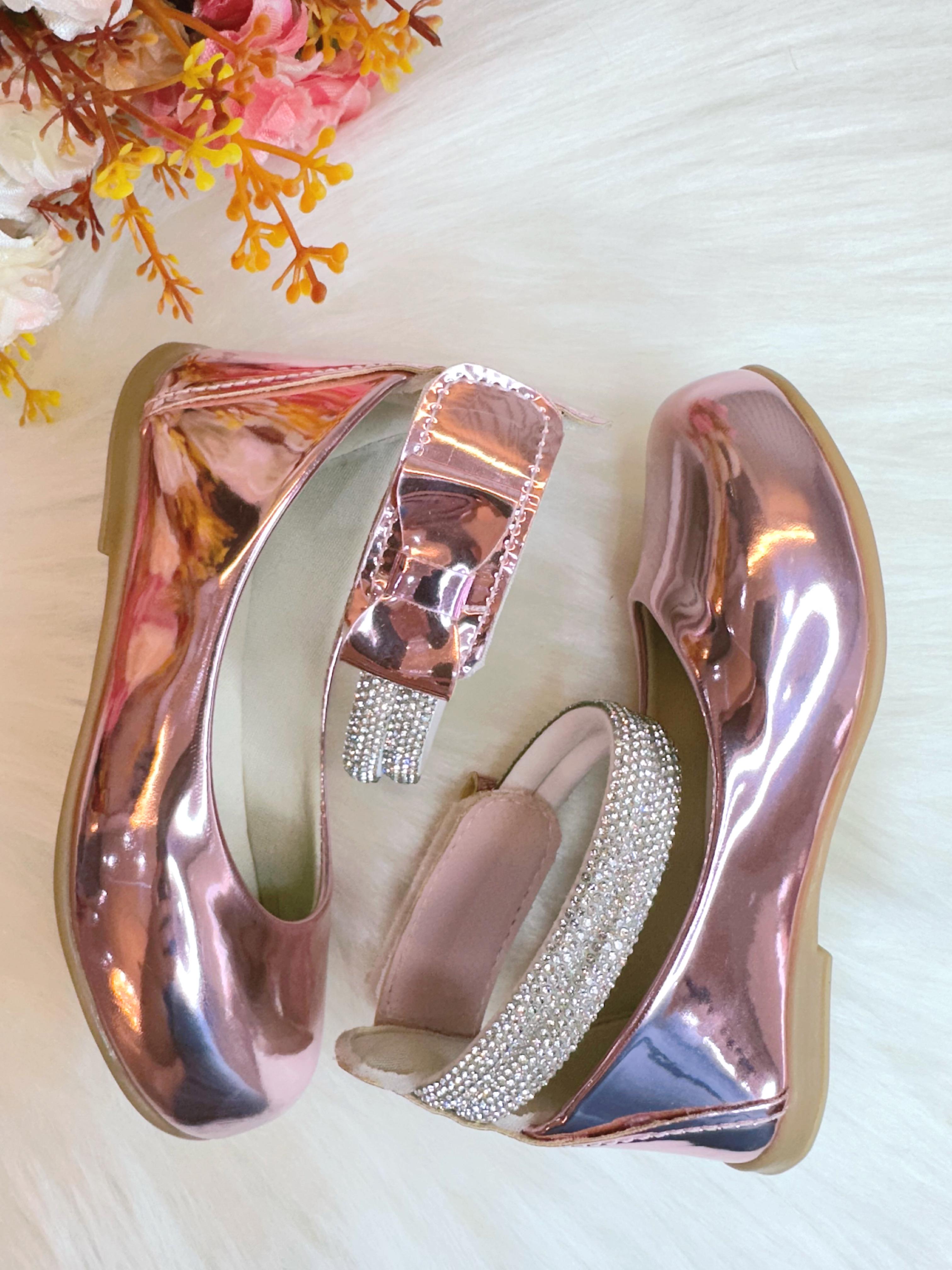 Sapatinho Rose Metalizado Tiras C/ Strass e Aplique de Lacinho