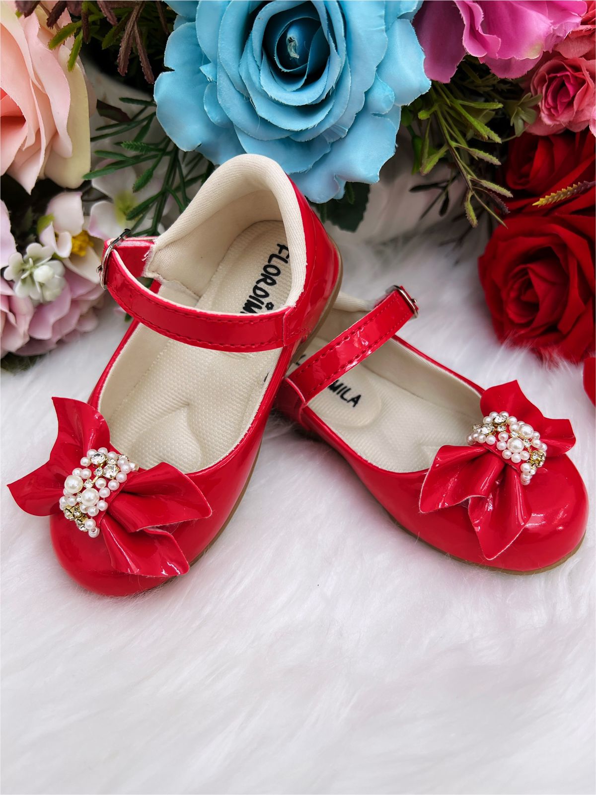 Sapatinho Vermelho Verniz Com Lacinho e Pérolas Strass