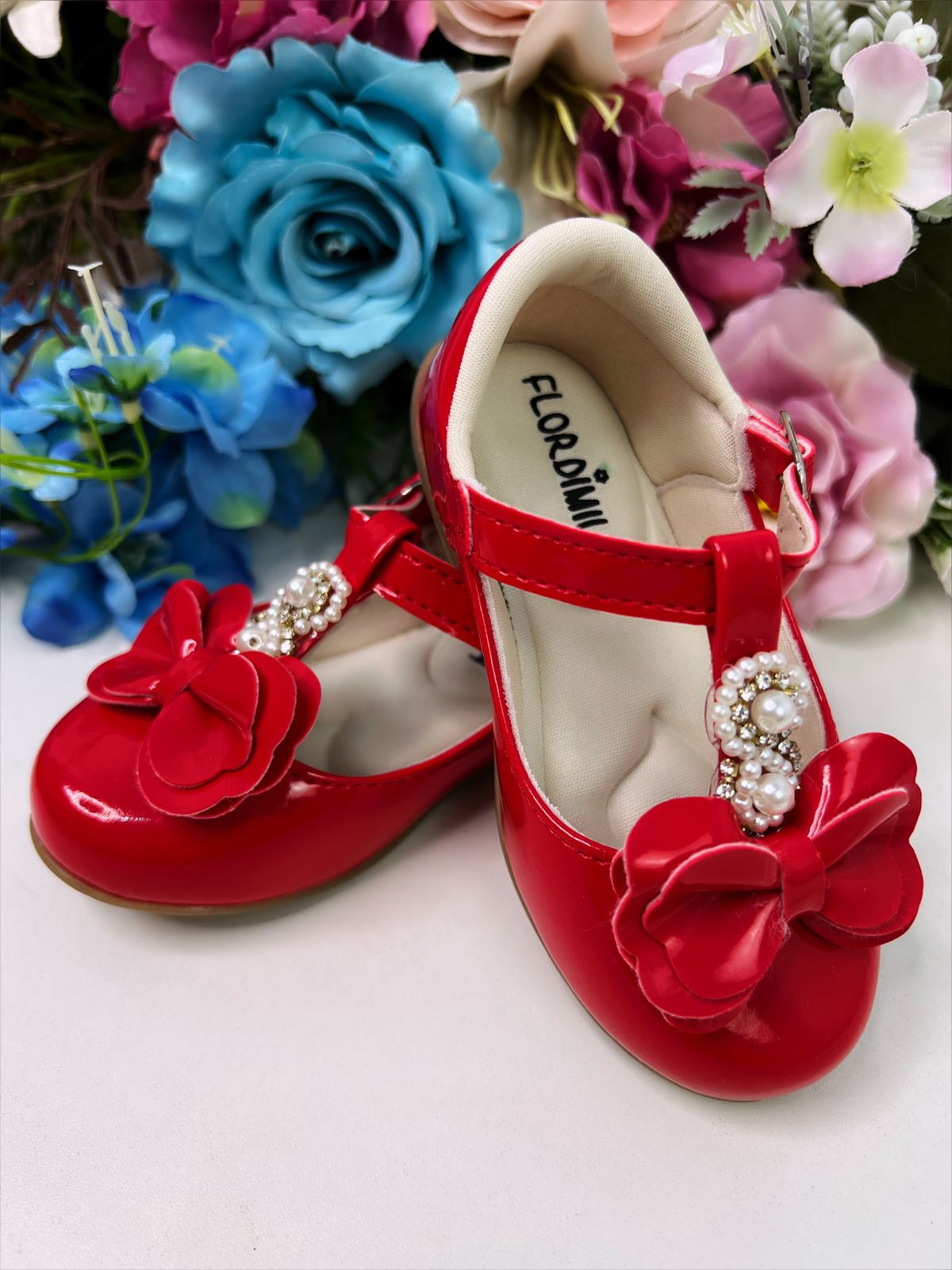 Sapatinho Vermelho Verniz de Lacinho C/ Pérolas e Strass