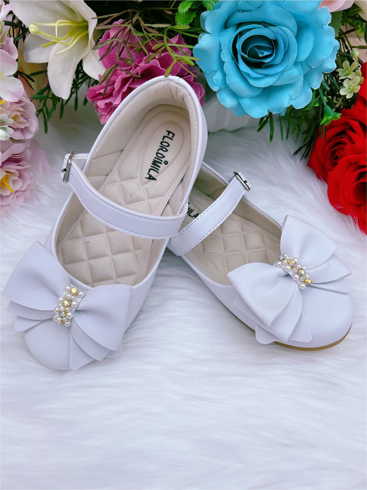 Sapatinho Branco Fosco Luxo Strass e Laço