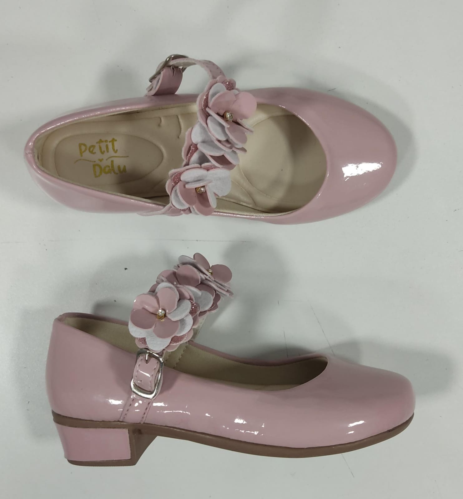 Sapatinho C/ Salto Nude Verniz Aplique de Florzinhas e Strass