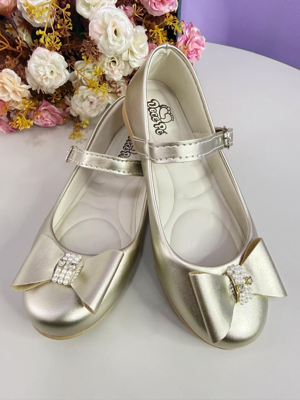 Sapatinho Dourado Fosco C/ Aplique de Lacinho e Strass
