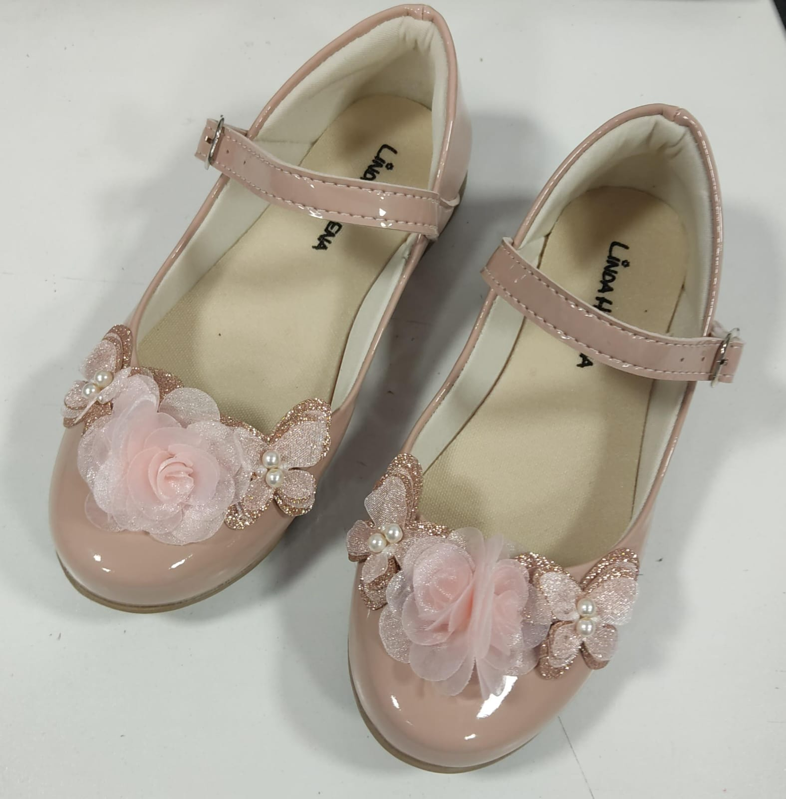 Sapatinho Nude Verniz C/ Aplique de Borboleta Flor Rosa Luxo