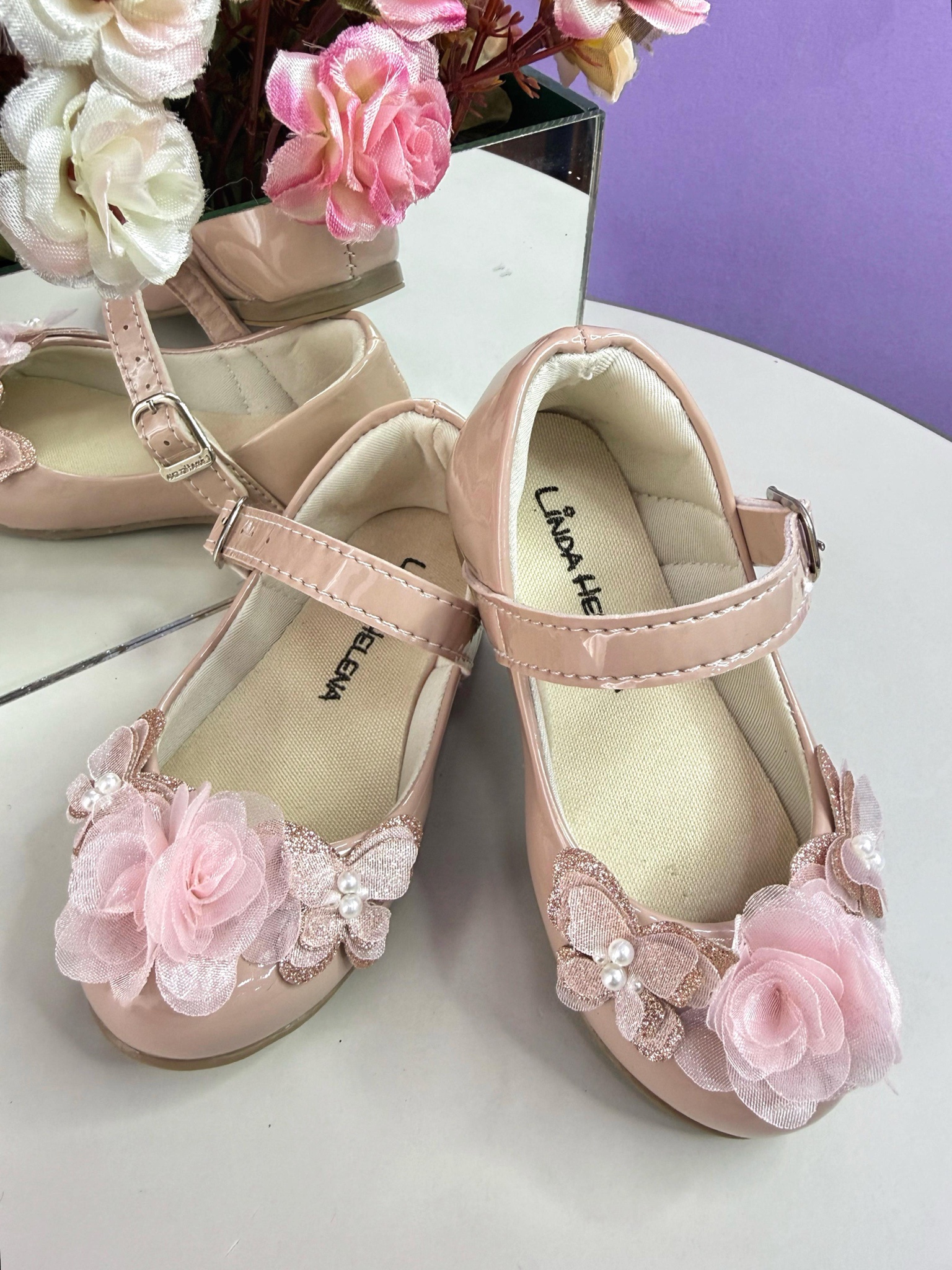 Sapatinho Nude Verniz C/ Aplique de Borboleta Flor Rosa Luxo