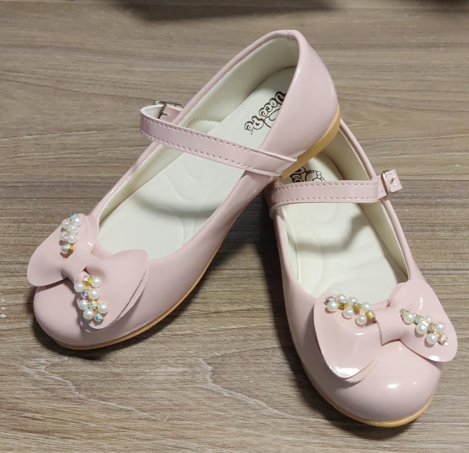 Sapatinho Nude Verniz C/ Aplique de Laço e Pérolas Luxo