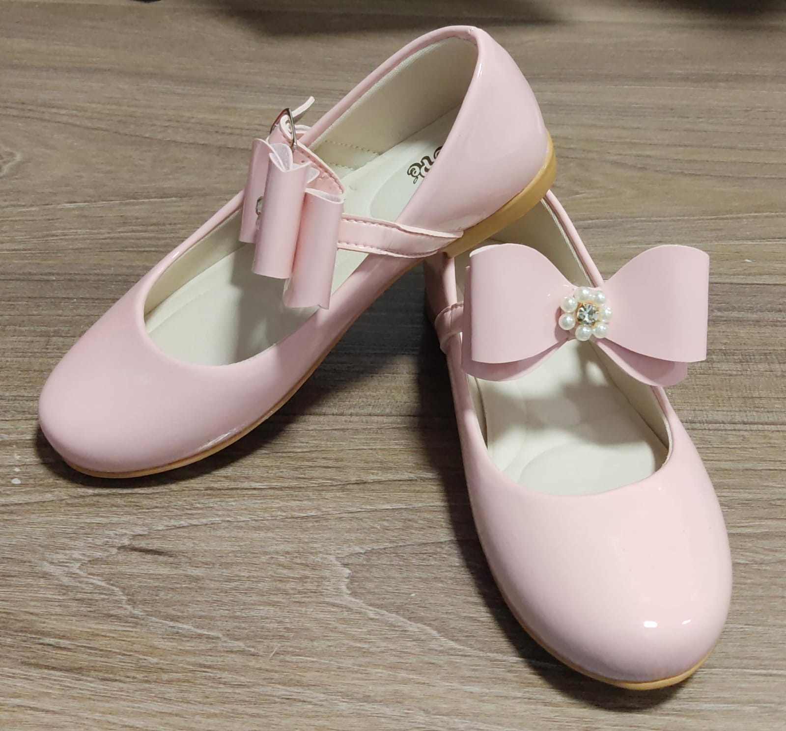 Sapatinho Rosa Verniz C/ Lacinho e Flor de Strass