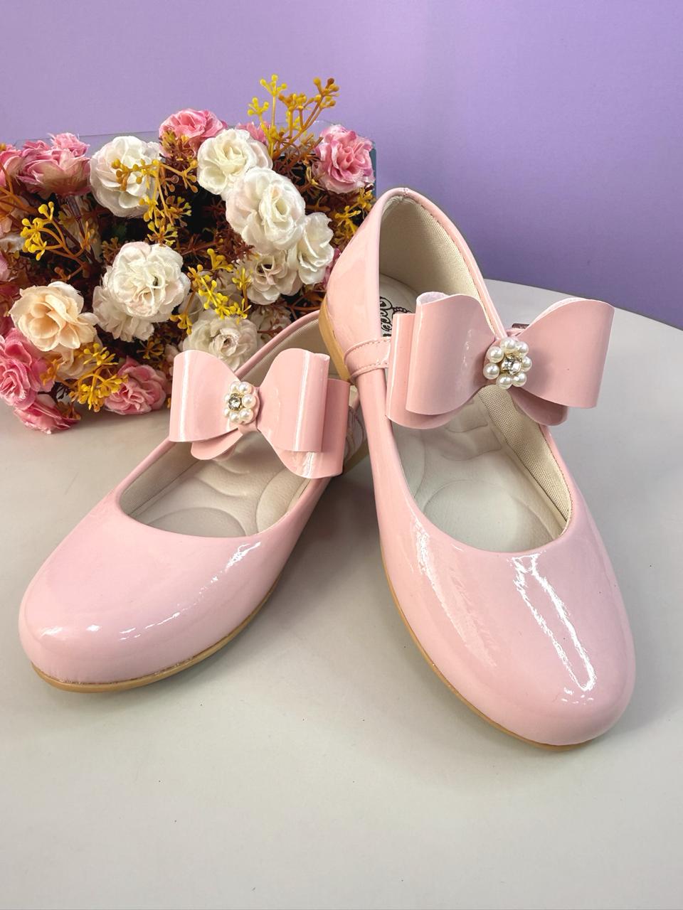 Sapatinho Rosa Verniz C/ Lacinho e Flor de Strass