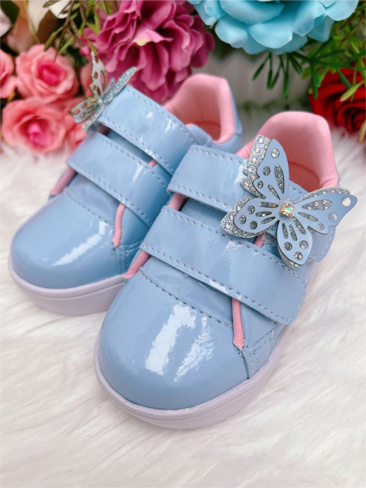 Tênis Azul Bebê Verniz Rosa Aplique Borboleta Velcro Meninas
