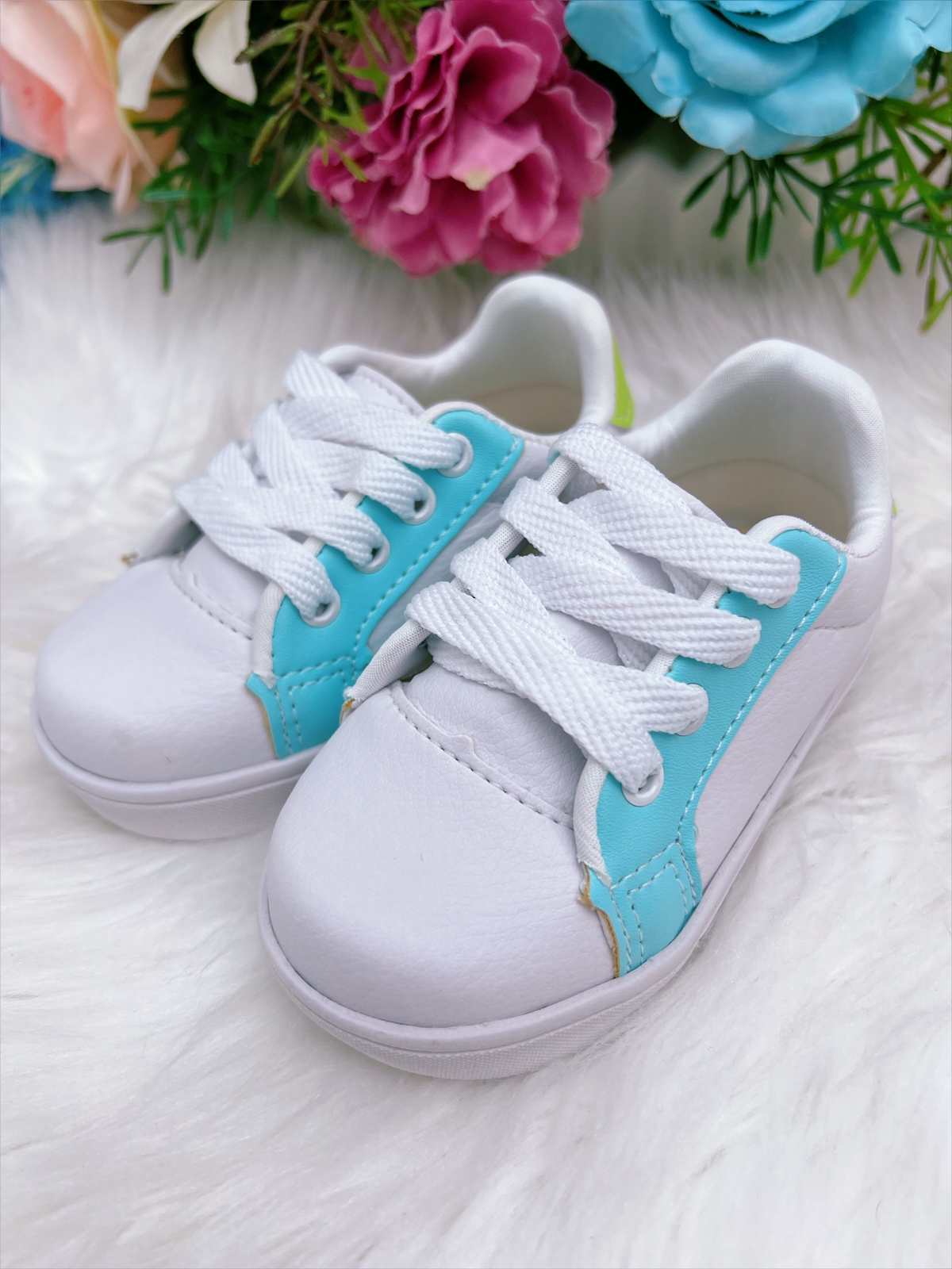 Tênis Infantil Branco e Azul Com Cadarço Meninas