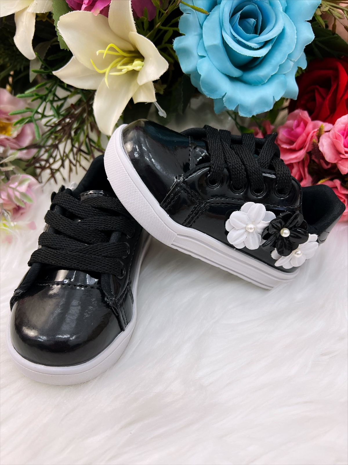 Tenis preto com store flores