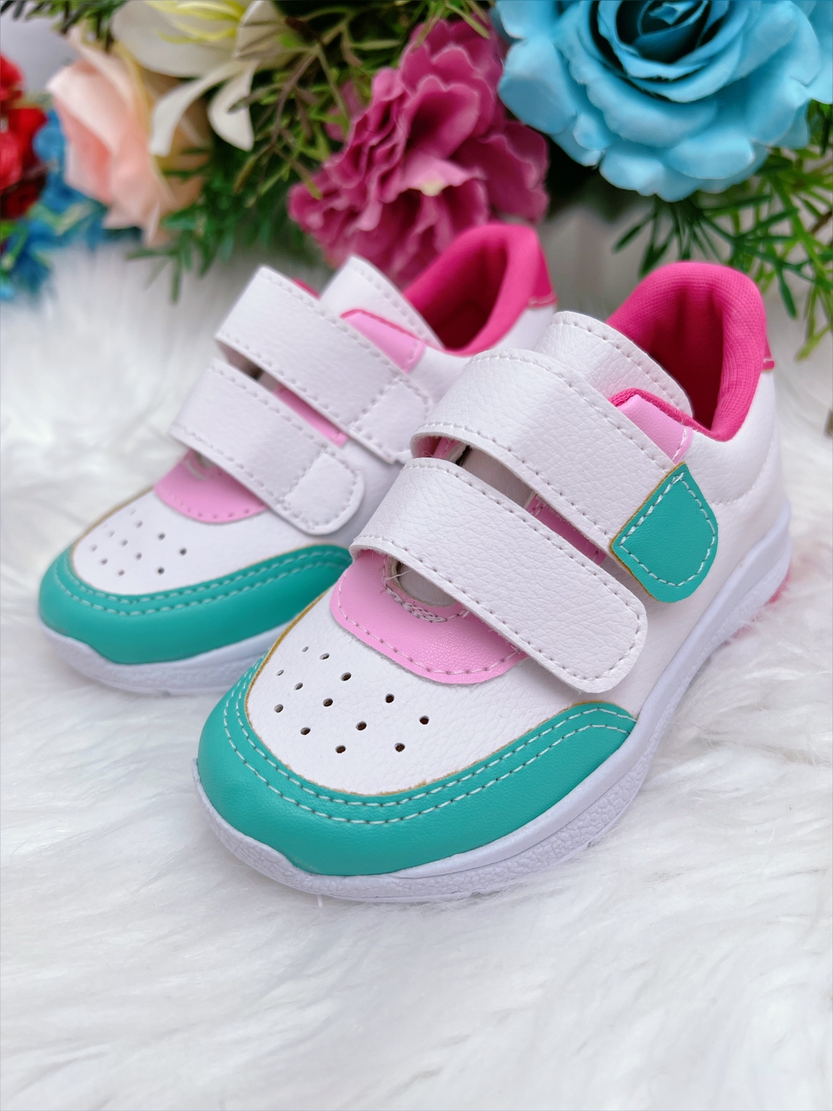 Tênis Infantil Branco e Verde Com Velcro Meninas