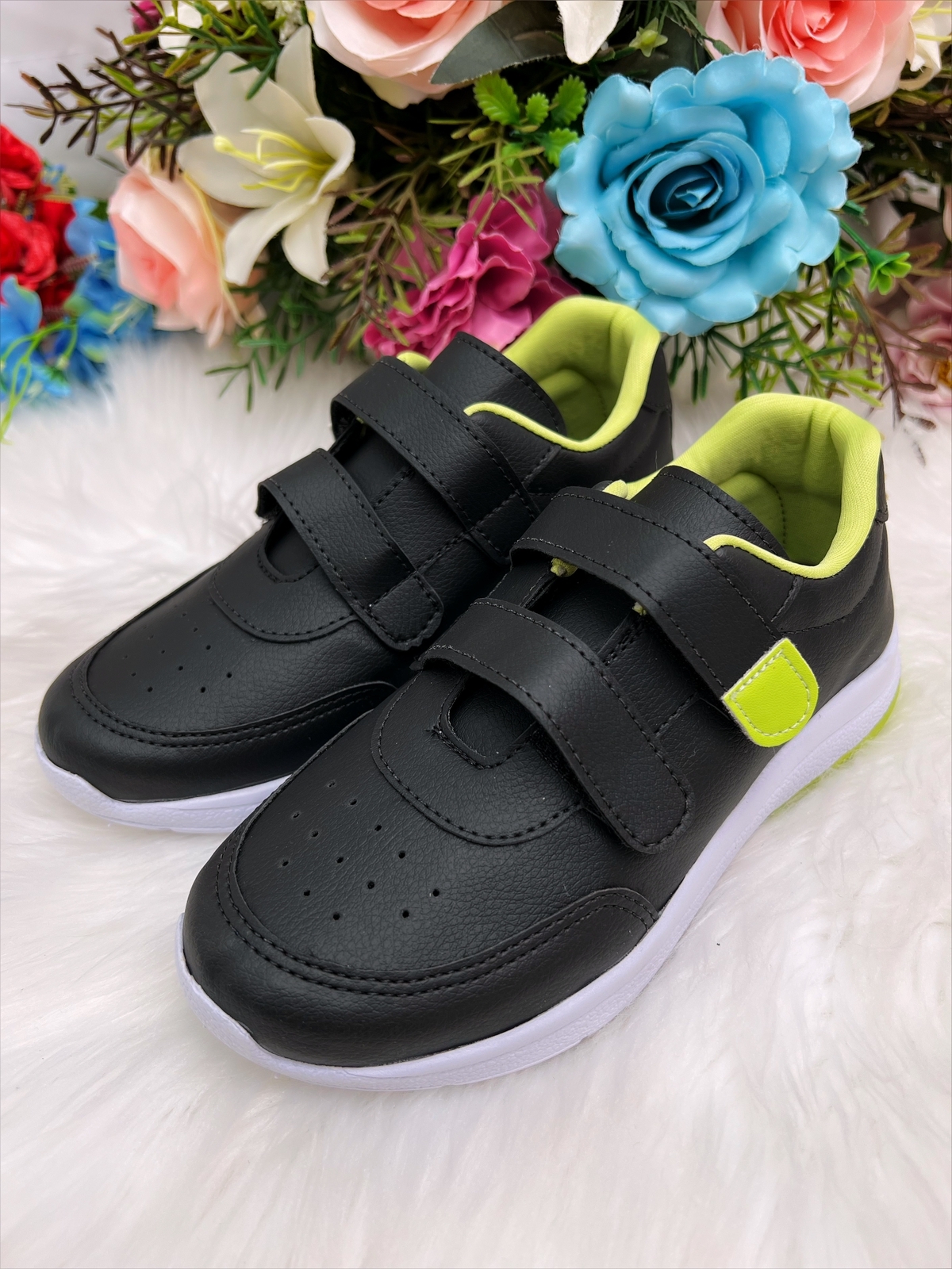 Tênis Infantil Preto e Lima Com Velcro Meninas