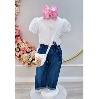 Conjunto infantil C/ Blusa Branca e Calça Jeans Azul Bolsinha Casual