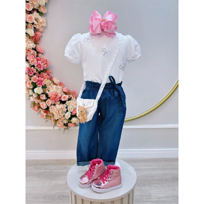 Conjunto infantil C/ Blusa Branca e Calça Jeans Azul Bolsinha Casual