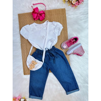 Conjunto infantil C/ Blusa Branca e Calça Jeans Azul Bolsinha Casual