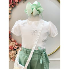 Conjunto infantil Com Blusa Branca e Calça Verde Bolsinha