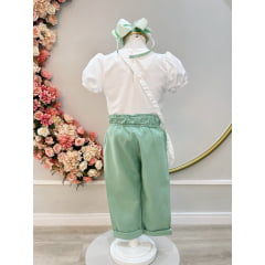 Conjunto infantil Com Blusa Branca e Calça Verde Bolsinha