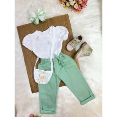 Conjunto infantil Com Blusa Branca e Calça Verde Bolsinha