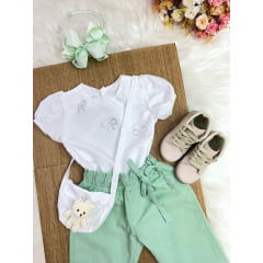 Conjunto infantil Com Blusa Branca e Calça Verde Bolsinha