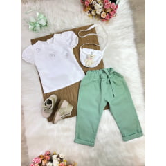 Conjunto infantil Com Blusa Branca e Calça Verde Bolsinha