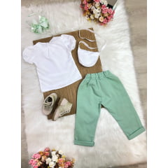 Conjunto infantil Com Blusa Branca e Calça Verde Bolsinha