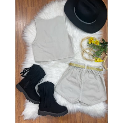 Conjunto Infantil Sarja Bege Colete e Short C/ Cinto Boiadeira Country