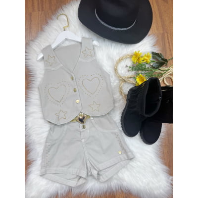 Conjunto Infantil Sarja Bege Colete e Short C/ Cinto Boiadeira Country