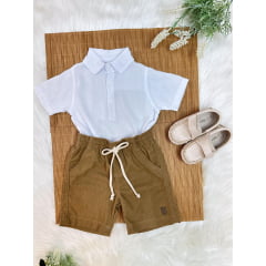 Conjunto Camisa Branco Com Bermuda Caqui de Cordão