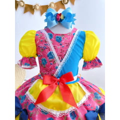 Fantasia Infantil Junino Azul e Rosa Com Flores Coloridas