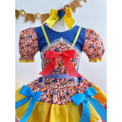 Fantasia Infantil Junino Vermelho e Azul Com Flores Coloridas