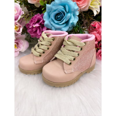 Coturno Infantil Nude Com Brilho e Cadarço Coturno Infantil Nude Com Brilho e Cadarço