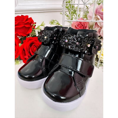 Coturno Infantil Preto Verniz C/ Velcro e Aplique Florzinhas