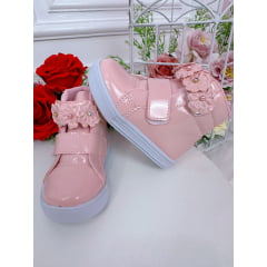 Coturno Infantil Rosa Verniz C/ Velcro e Aplique Florzinhas