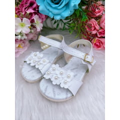 Sandália Branco Com Florzinha Luxo