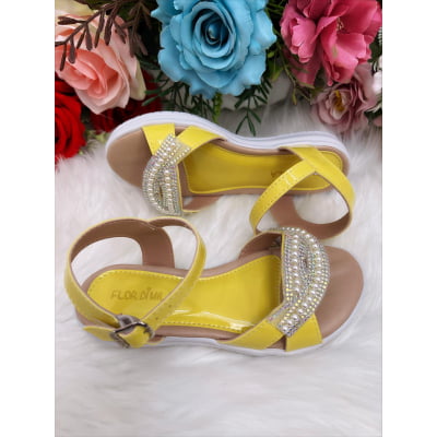 Sandália Infantil Com Pérolas e Strass Rasteira Amarelo