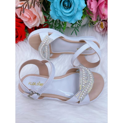 Sandália Infantil Com Pérolas e Strass Rasteira Branco