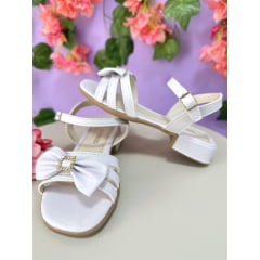 Sandália Infantil de Tiras Branco Com Laço e Strass Luxo