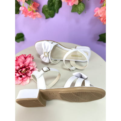 Sandália Infantil de Tiras Branco Com Laço e Strass Luxo